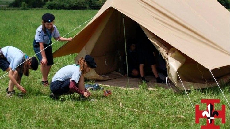 Il montaggio di una tenda