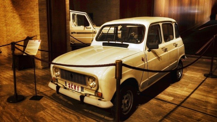La Renault 4 di Papa Francesco
