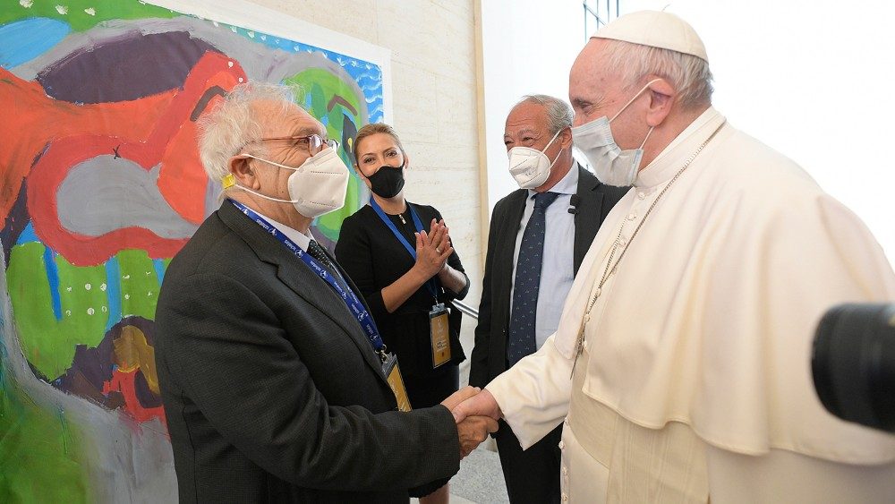 Italiens Bildungsminister Patrizio Bianchi und Papst Franziskus 