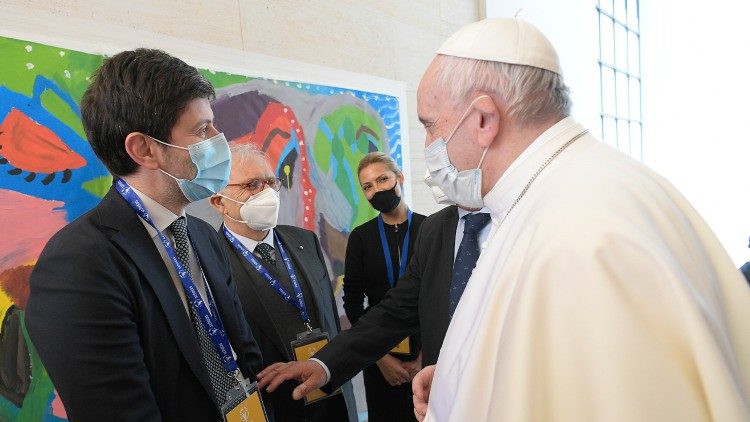 Foto archivo del encuentro entre el Papa y chicos de Scholas el 20 de mayo del 2021