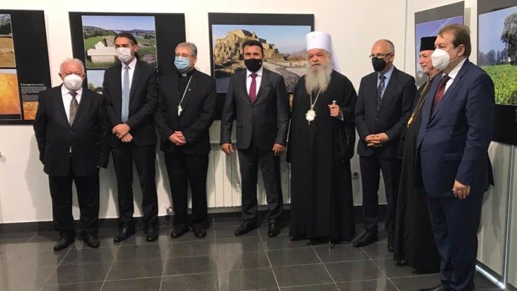 Архиепископот Васил во Скопје, во чест на светите Кирил и Методиј