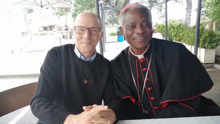 Đức Hồng y Peter Turkson và cha Tony Neves