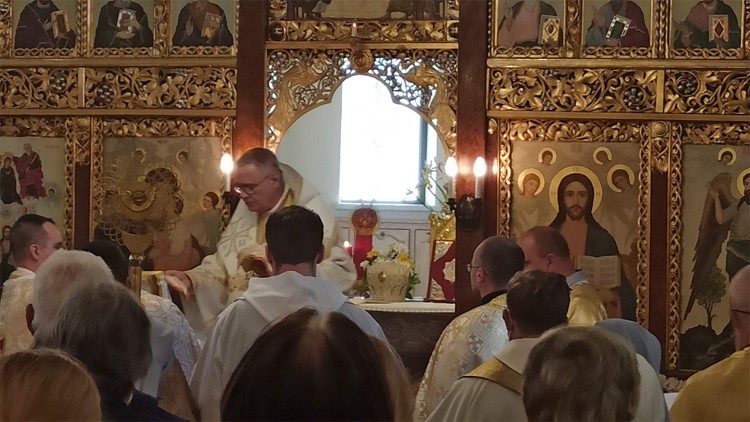 Момент от литургията за годишнината на монсеньор Пройков