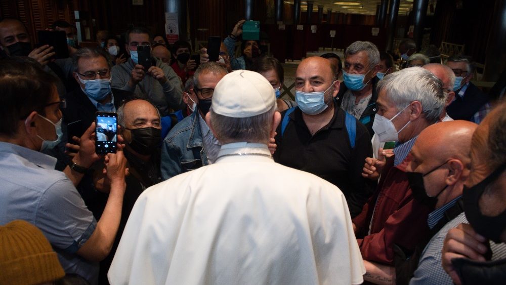 لقاء البابا فرنسيس مع اللاجئين والمشرّدين