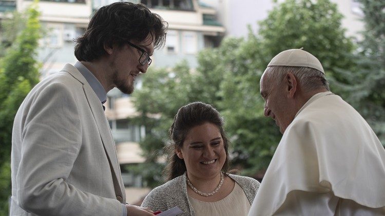 Papa Franjo tijekom susreta s mladima u Skoplju, u Sjevernoj Makedoniji