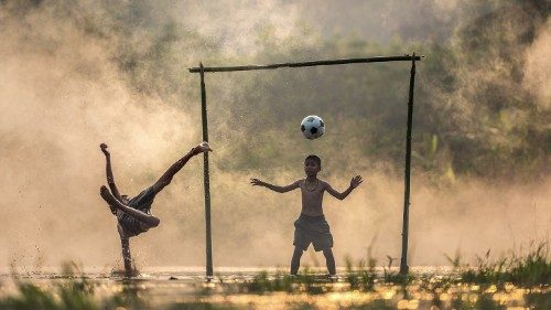 Franziskus: Gemeinsam einen Fußballkick gegen Ausgrenzung geben