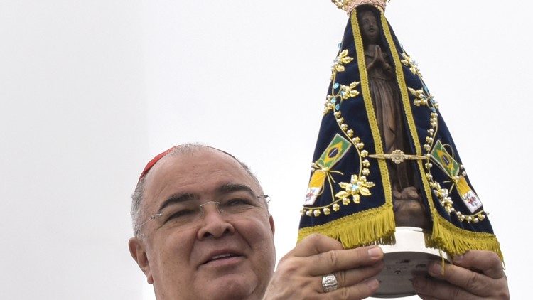 Dom Orani João, Cardeal Tempesta, O. Cist. com a imagem de Nossa Senhora Aparecida