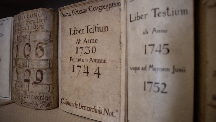 Des livres anciens conservés dans les archives de la Congrégation pour les Causes des Saints.