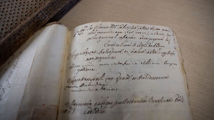 Un document manuscrit ancien conservé dans les archives de la Congrégation pour les Causes des Saints.