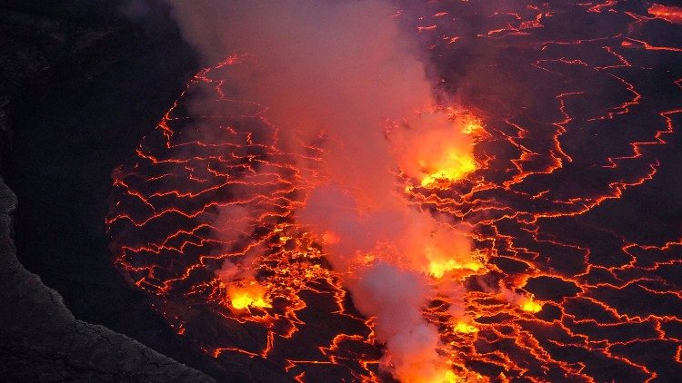 Lava im Vulkan Nyiragongo im Kongo (c) Nina R.