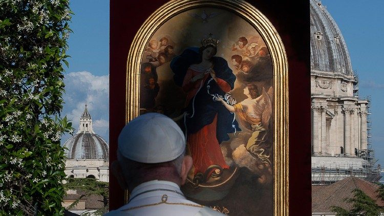 Maggio - Rosario per la fine della pandemia nei Giardini Vaticani 