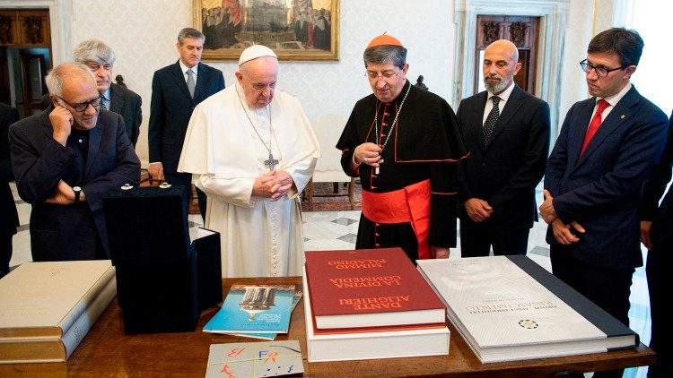 Il cardinale Giuseppe Betori, Arcivescovo di Firenze, con il sindaco Dario Nardella dal Papa