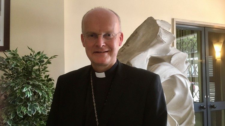Bischof Overbeck am 10. Juni zu Besuch bei Radio Vatikan in Rom