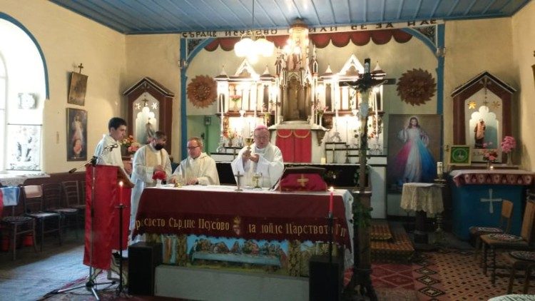 На 11 юни в с. Драгомирово бе честван храмовия празник на църква „Пресвето Сърце Исусово“. 2021.06.12 
