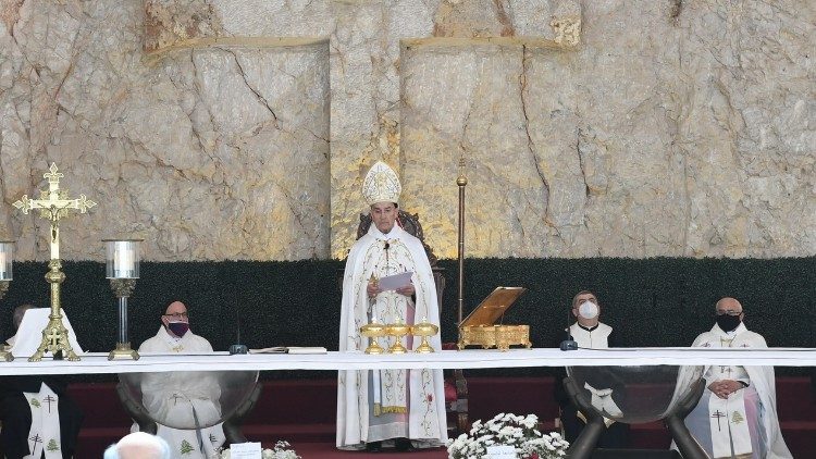 Maronitská mše během synodu,  kardinál Bechara Raii-Bkerke
