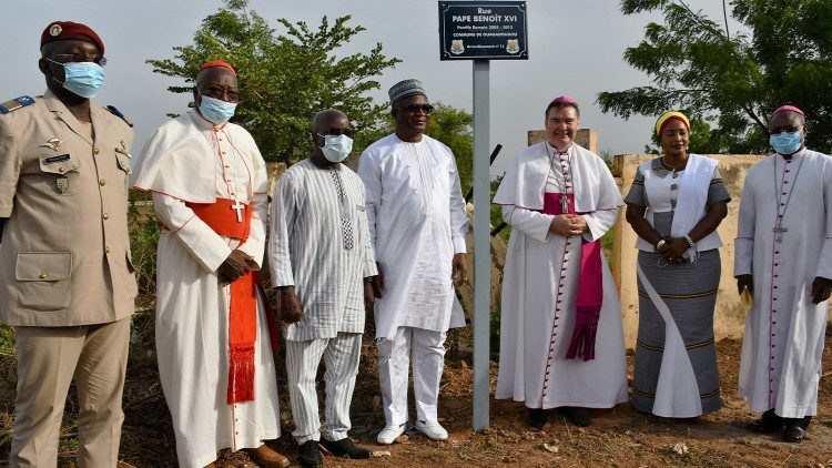 Burkina Faso vyskupai ir vyriausybės atstovai
