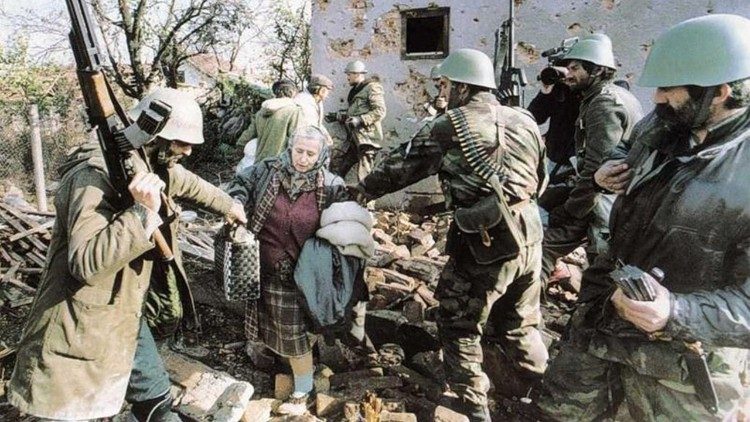 Le prime vittime della guerra nell'ex Jugoslavia furono i civili. Ecco alcuni profughi costretti a lasciare la loro casa.