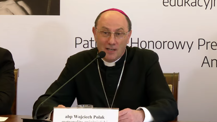Arkivyskupas Wojciech Polak pristato atnaujintus duomenis apie seksualinį išnaudojimą iš dvasininkų ir vienuolių pusės Lenkijoje