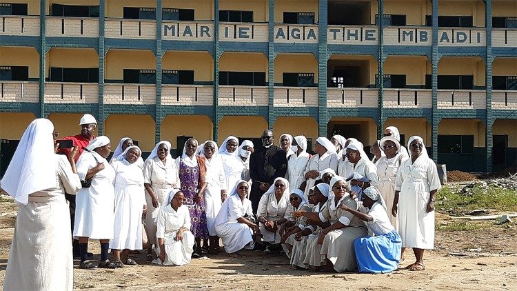 Weitere Ordensfrauen wirken in Kamerun in Douala 