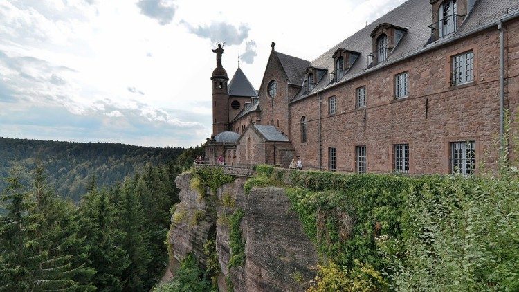 Манастирът на Света Одилия в Елзас.