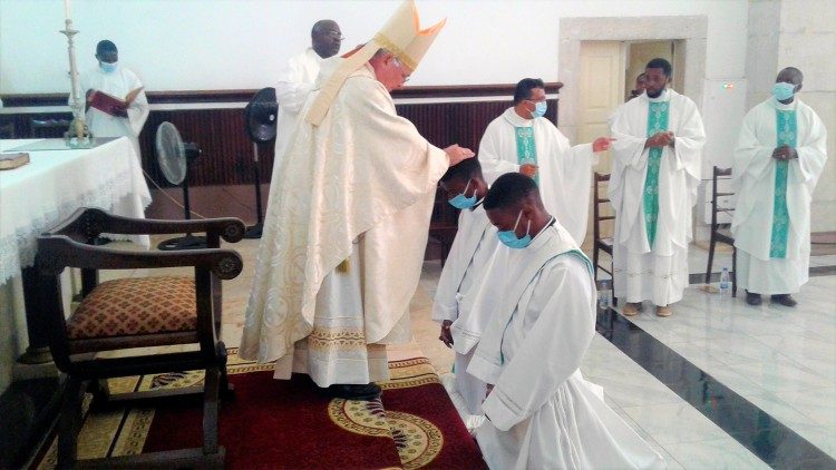 Ordenação sacerdotal de dois Diáconos em São Tomé e Príncipe