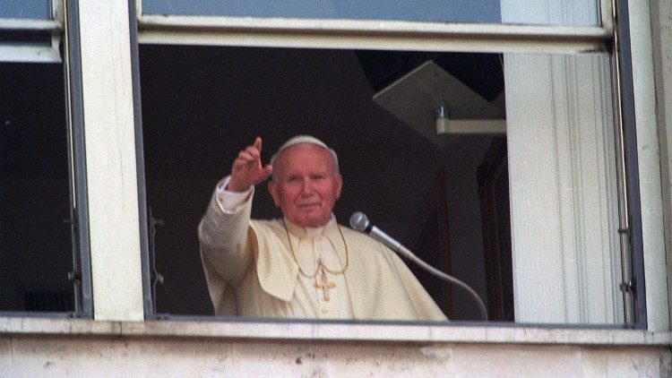 Johannes Paul II. am "Papst"-Fenster der Gemelli-Klinik