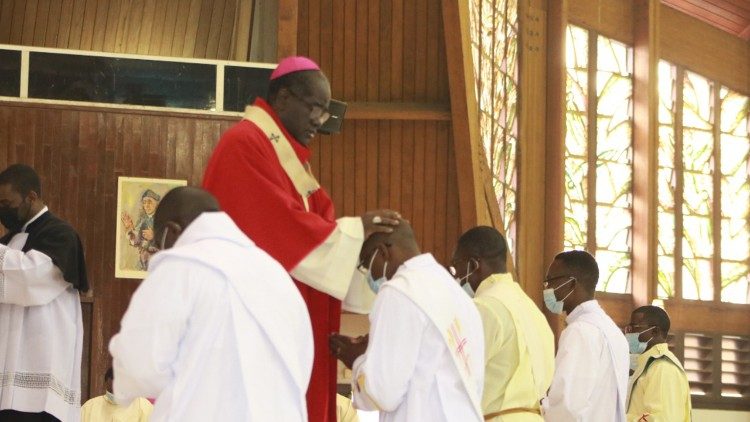 Priesterweihe in Kamerun