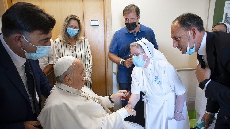 Papst Franziskus während seines Aufenthalts in der Gemelli-Klinik