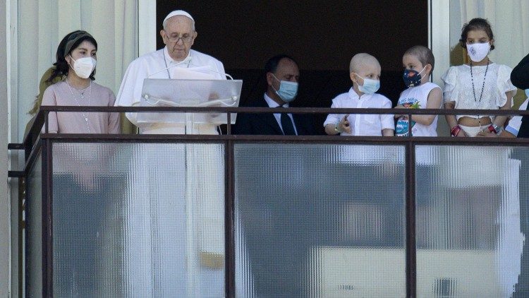 Папа во время госпитализации в клинику "Джемелли", июль 2021 года
