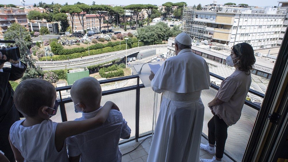 Papa Françesku në Engjëllin e Tënzot, thënë nga ballkoni i spitalit  Gemelli, 11.07.2021 