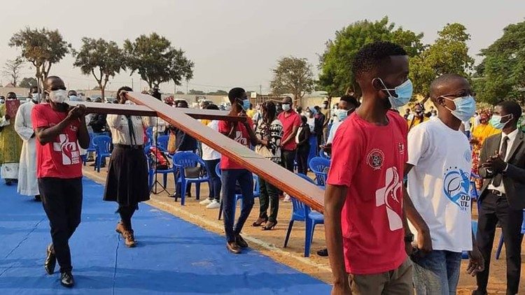 Angola. Continuă pelerinajul cu simbolurile Zilei Mondiale a Tinerilor