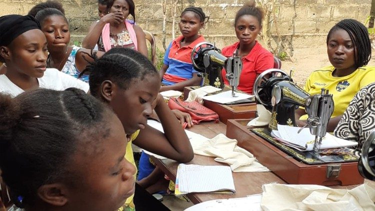 Sora Rita și tinerele rănite din Kinshasa: un proiect binecuvântat de papa Francisc 