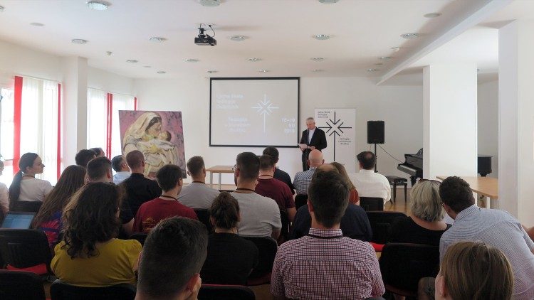 L' arcivescovo Mate Uzinic introduce i lavori della prima edizione della Scuola estiva di teologia di Dubrovnik, il 15 luglio 2019