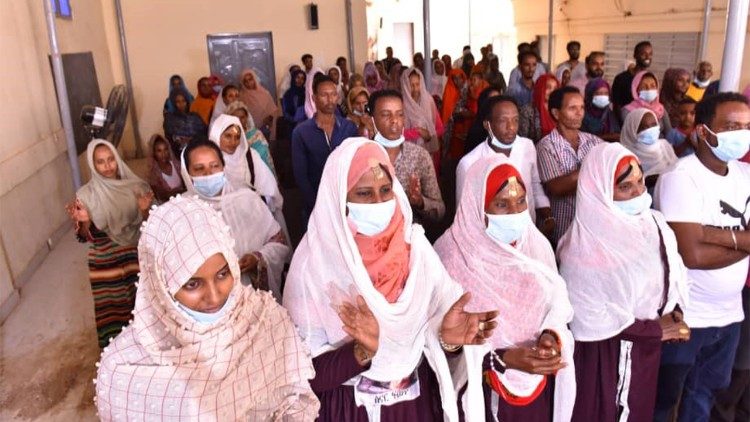 2021.07.17 il nuncio per Sudan e Eritrea benedice i doni per i profughi eritrei