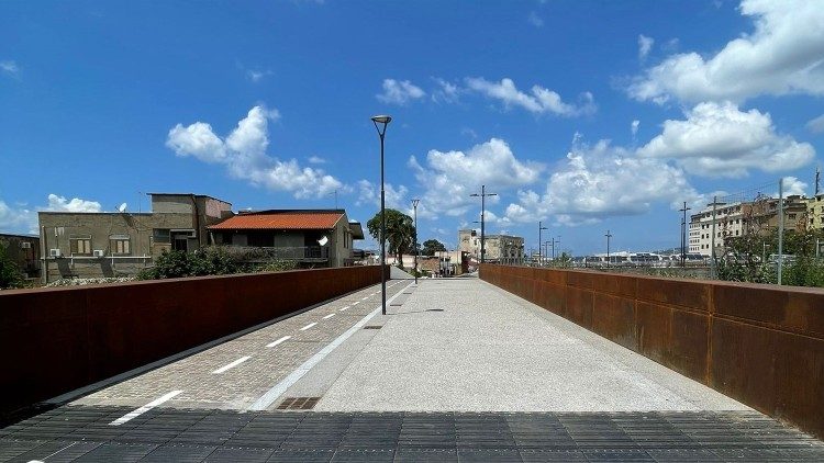 Un'altra immagine del ponte che Reggio Calabria intitolerà a Luca Attanasio e alla sua scorta