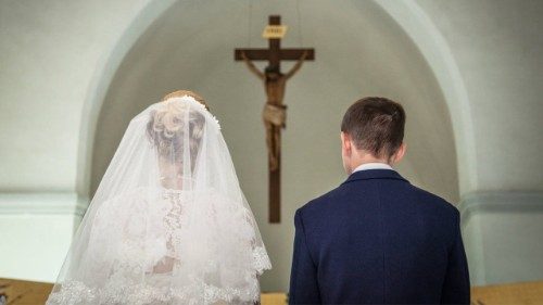 Pope to couples: God always with you in joys and difficulties of married life