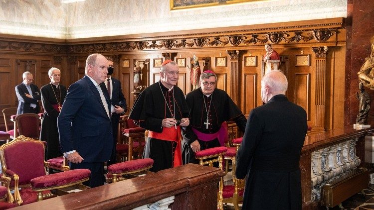 Le Prince Albert II, le cardinal Pietro Parolin et l’archevêque de Monaco, Mgr Dominique-Marie David, dimanche 18 juillet 2021. 