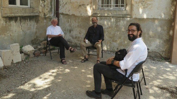 Monsignor Mate Uzinic con due ospiti ortodossi (al centro il parroco della Chiesa ortodossa di Dubrovnik)