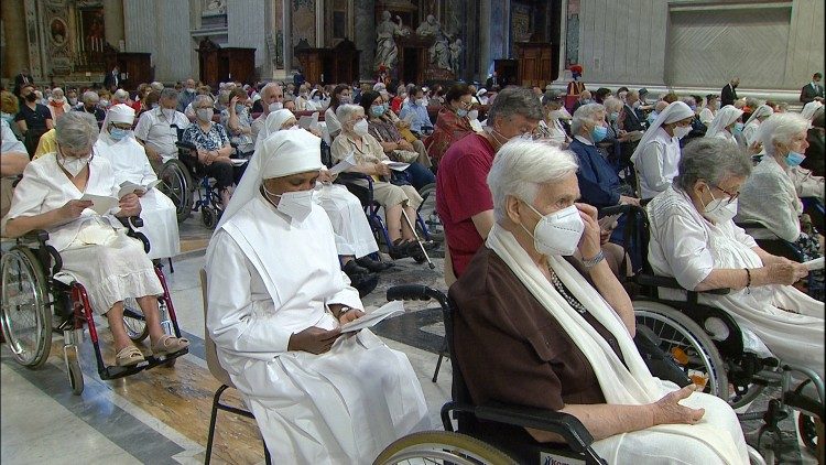 Святая Месса в Ватикане (Первый всемирный день бабушек, дедушек и пожилых людей, 25 июля 2021 г. )