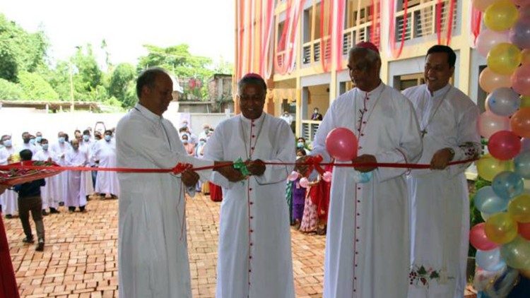 Inauguração da "Notre Dame School and College" na diocese de Sylhet