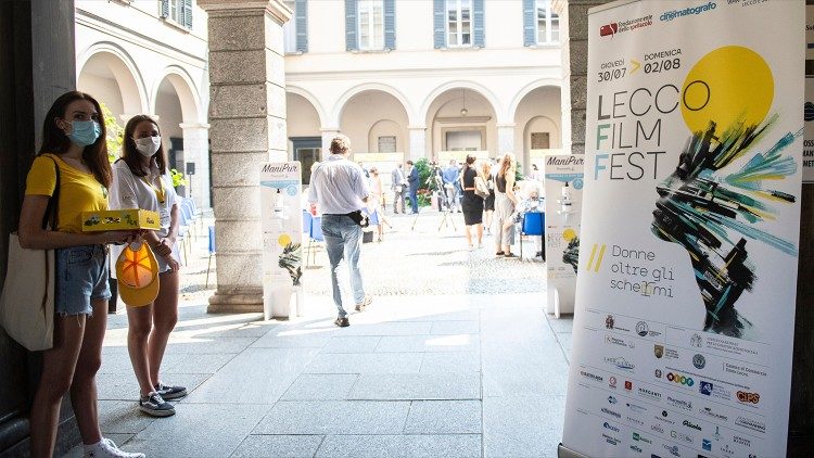 L'ingresso al cortile di Palazzo Bovara a Lecco, teatro dell'inaugurazione del primo Lecco Film Fest, la scorsa estate