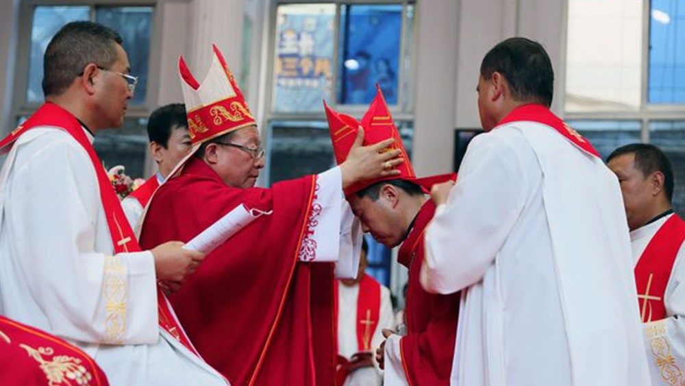 Vysviacka nového biskupa Mons. Antona Li Huia