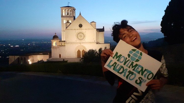 Un giovane del Movimento Laudato si’ ad Assisi