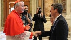 Prof-Chen_Chien-jen-s_in_Vaticano_nel_2016-don-Card-ParolinAEM.jpg