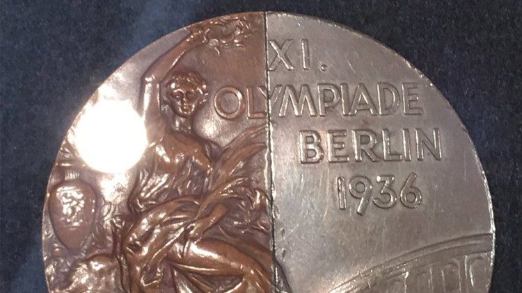 Bronzovo stříbrná medaile japonských atletů z Berlína (1936)