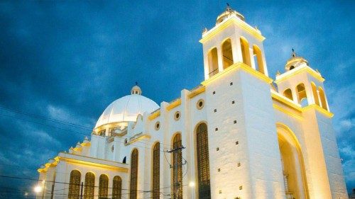 El Salvador. Obispos: el pueblo anhela vivir en un Estado de derecho y justicia
