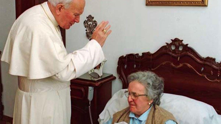 El encuentro entre el Papa Juan Pablo II y Madre Trinidad