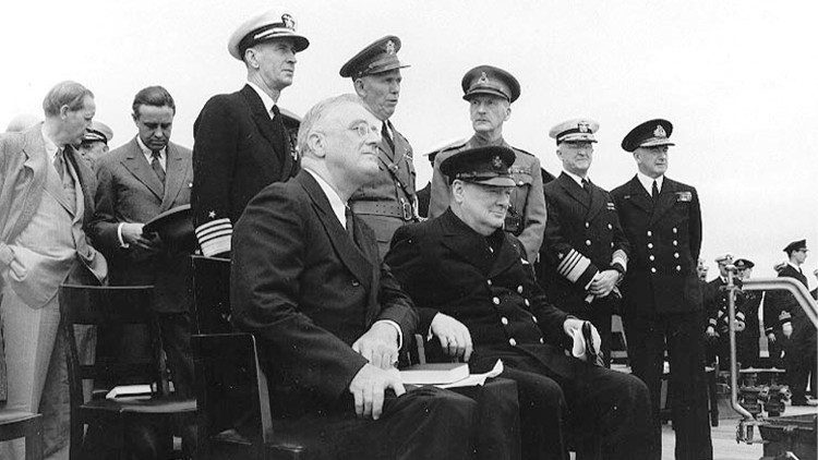 Roosevelt e Churchill hanno firmato la Carta Atlantica il 14 agosto 1941