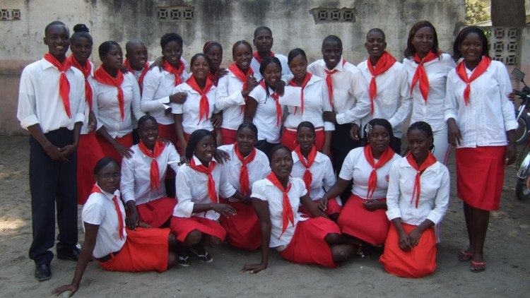 Jovens do Movimento Eucarístico Juvenil (MEJ) da Diocese de Benguela, em Angola