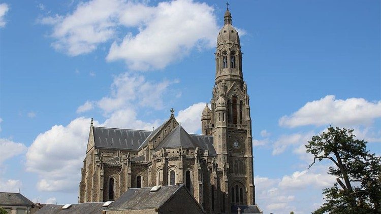La basilique de Saint-Laurent-sur-Sèvre, en Vendée.